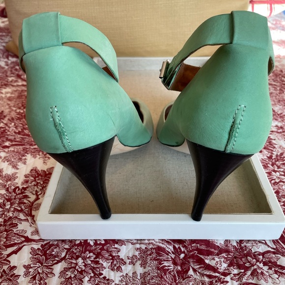 Schuler and Sons of Philadelphia, 2 tone Suede Pumps with Ankle Strap, 7.5 - Picture 7 of 15